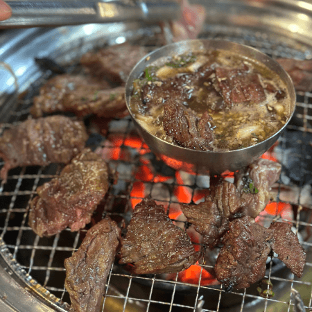 夕ごはんは、ドラム缶式焼肉屋さんで