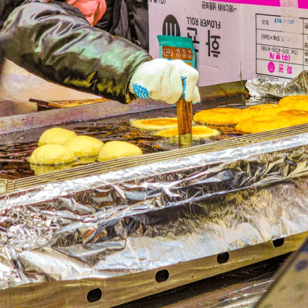 明洞の屋台でローカルフードを食べ歩き