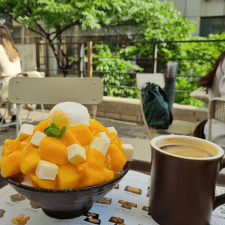 15:30 カフェで休憩 ソルビン 東大門店 (설빙 동대문점)